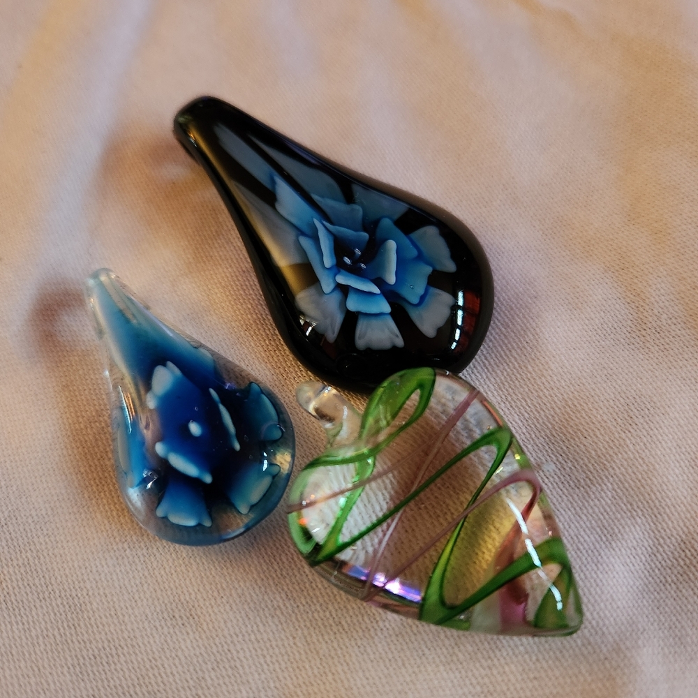 Pendants (3) - Picture 6 of 7